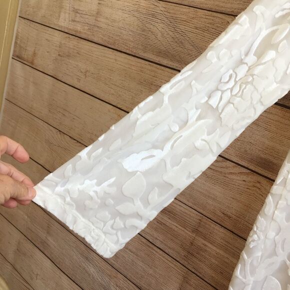 EXCELLENT CONDITION INDIGO SOUL SHEER WITH FLOCKED VELVET TOP IN CREAM - Picture 4 of 7
